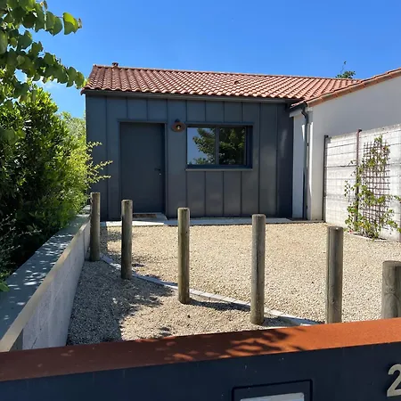 Vakantiehuis Les Iris - Maison Chaleureuse Montfaucon-Montigne